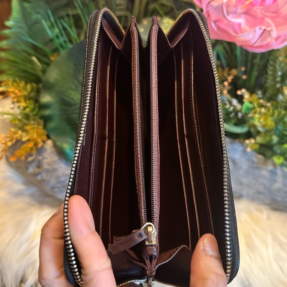 Chanel zip around wallet - Picture 13 of 16